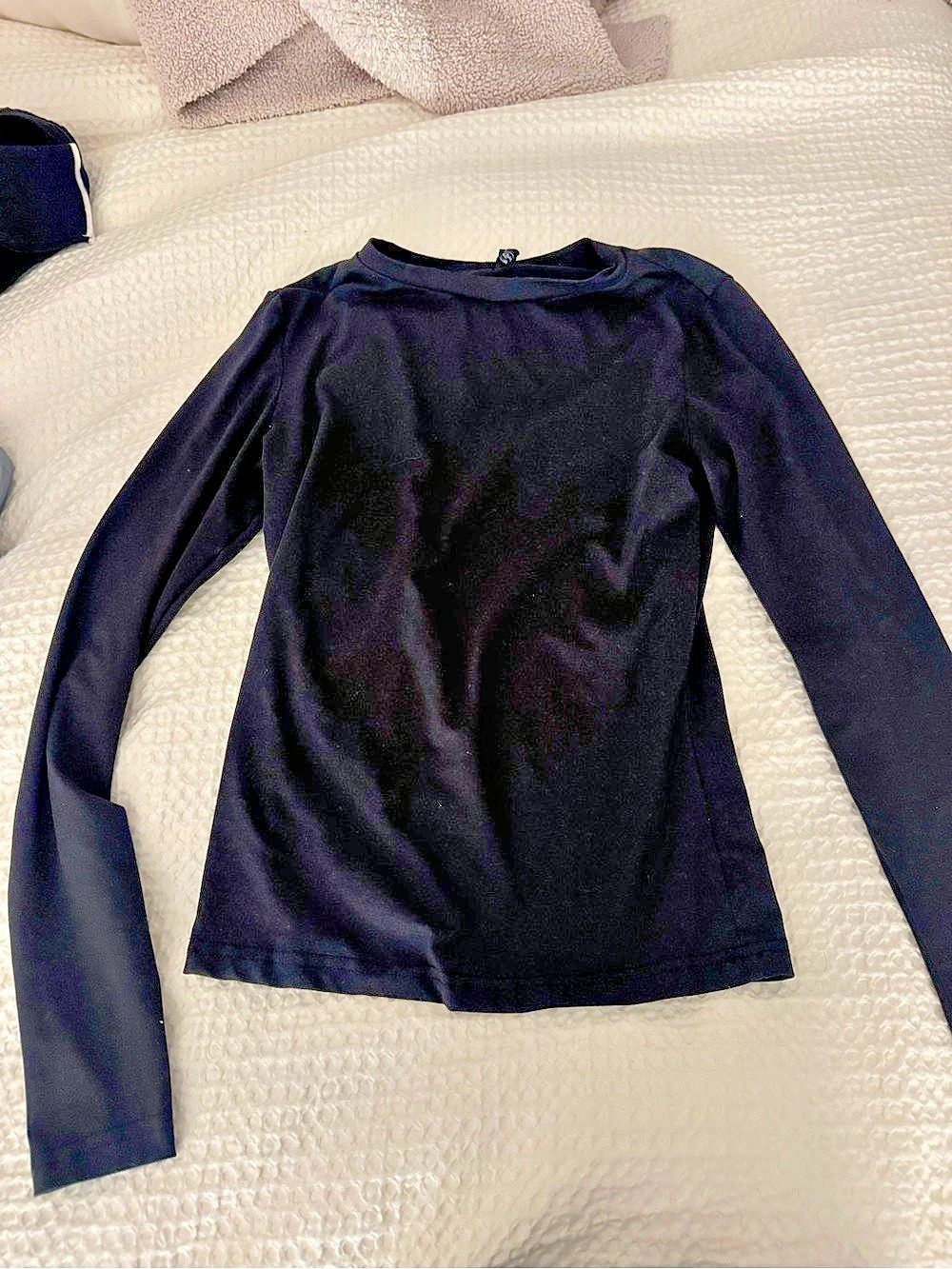 Long Sleeve Top in Black Size Small Like New